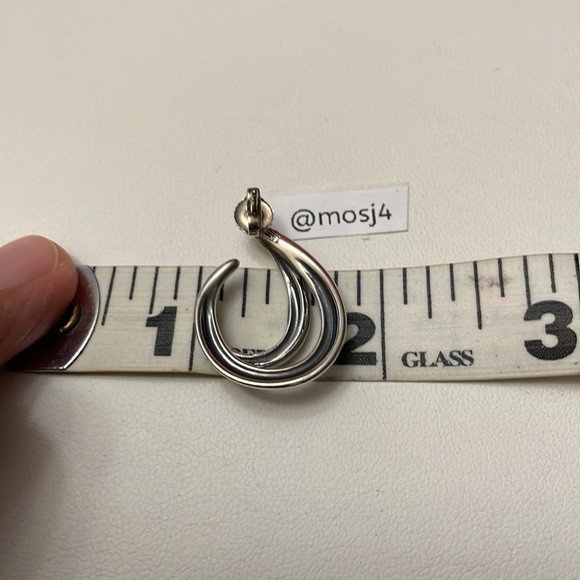 Retired HTF James Avery Open Swirl Earrings - Picture 4 of 5